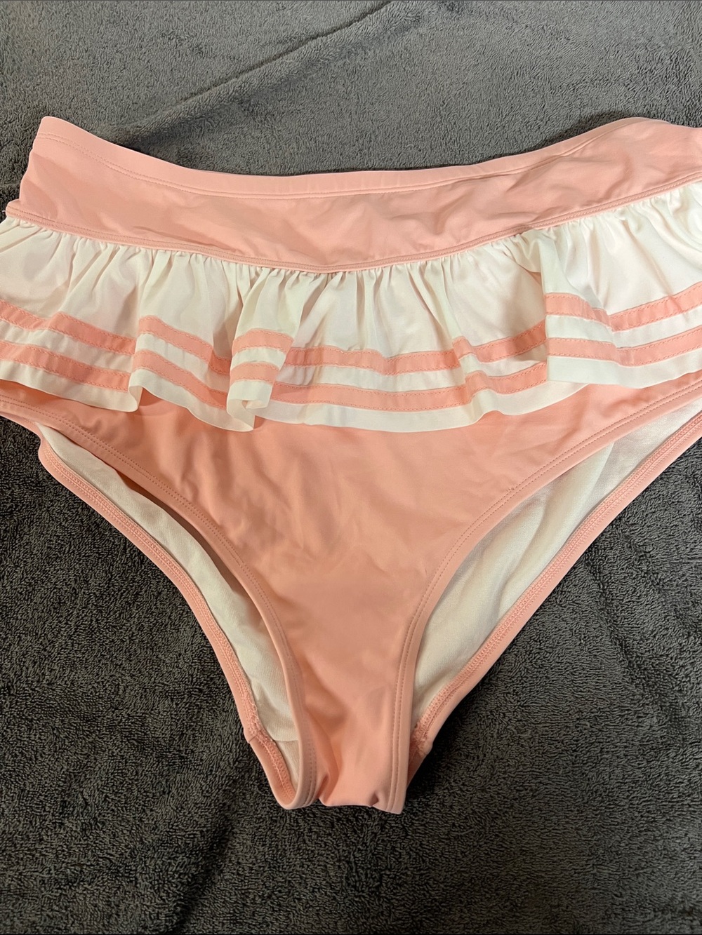 Hot Topic Pink Ruffle bikini - Picture 4 of 5